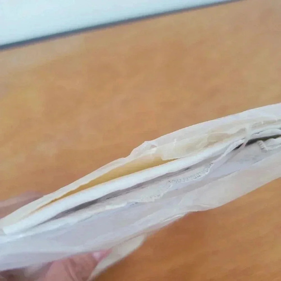 Linbro Pure Linen Tea Napkins 4 CT Hand Embroidered Scalloped Edge - Picture 10 of 11